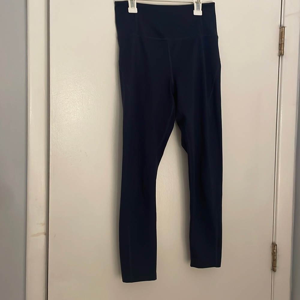 Girlfriend collective navy cropped leggings, size medium, great condition
